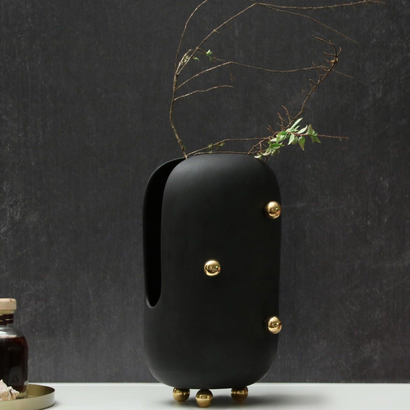 CREATIVE CERAMIC VASE